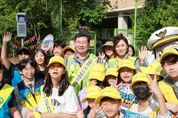 이상일 용인특례시장, 용인백현초 앞에서 학생 등굣길 안전 캠페인