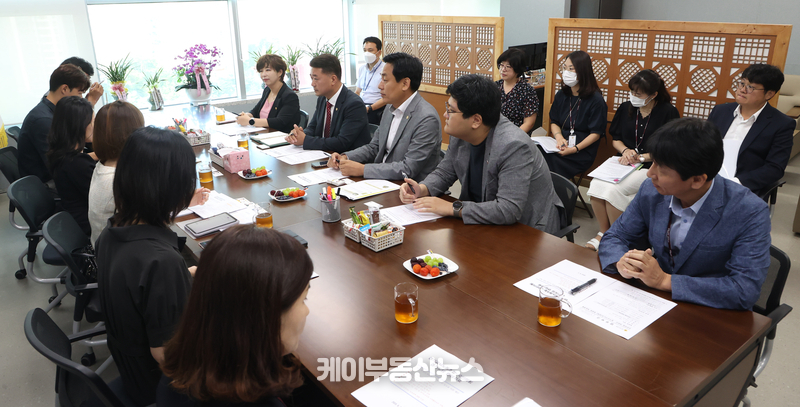 경기도의회 국민의힘이 3일 경기교사노동조합과 만나 교권 보호 대책을 논의했다.