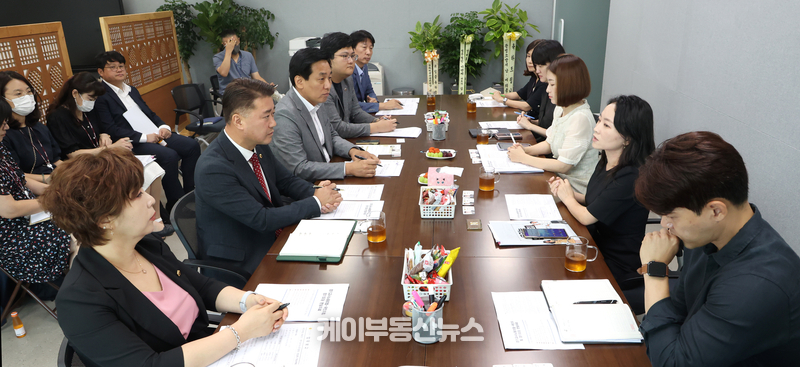 경기도의회 국민의힘이 3일 경기교사노동조합과 만나 교권 보호 대책을 논의했다.