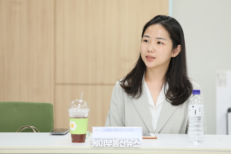 임태희 경기도교육감은 3일 도내 특수교사들을 만나 학교 현장에서 특수교사가 겪는 어려움을 청취하고 교육활동 보호를 위한 대책에 관해 논의했다.