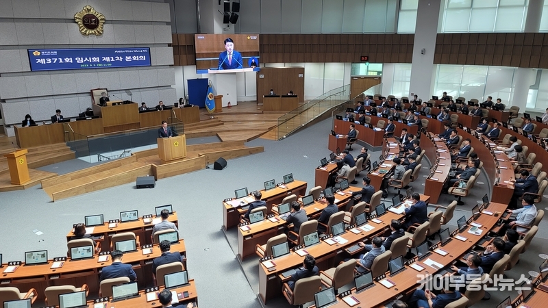 김정호 경기도의회 교섭단체 국민의힘 대표의원이 제371회 임시회 제1차 본회의에서 '제11대 경기도의회 첫 교섭단체 대표의원 연설'을 하고 있다. / 김교민 기자