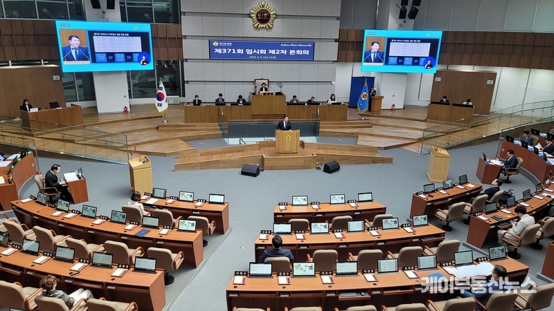 명재성 경기도의회 의원이 6일 '제371회 임시회 제2차 본회의'에서 5분 자유발언을 하고 있다. / 김교민 기자