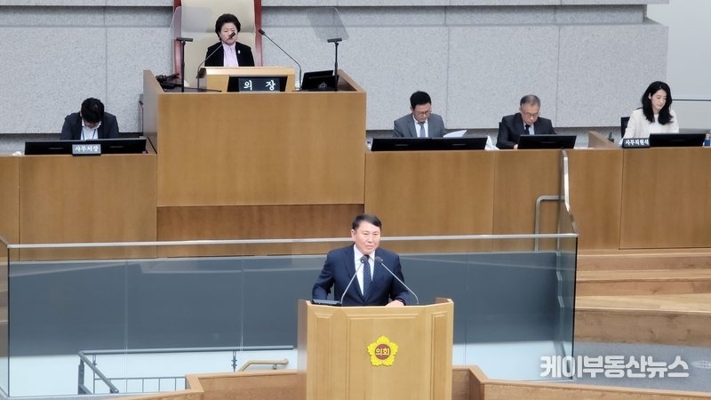 명재성 경기도의회 의원이 6일 '제371회 임시회 제2차 본회의'에서 5분 자유발언을 하고 있다. / 김교민 기자