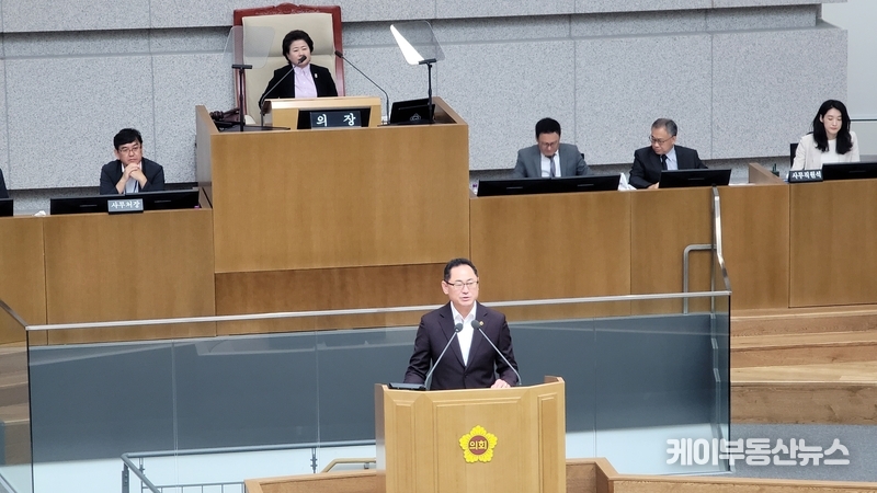김완규 경기도의회 의원이 6일 '제371회 임시회 제2차 본회의'에서 5분 자유발언을 하고 있다. / 김교민 기자