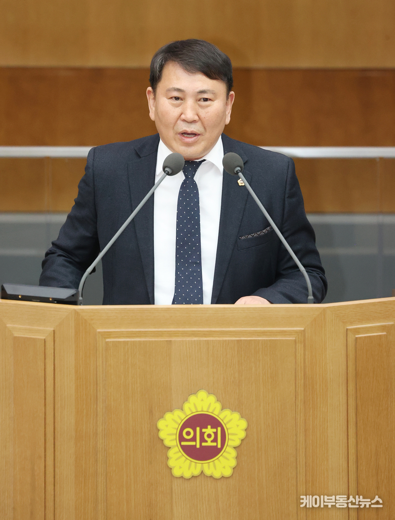 명재성 경기도의회 의원이 6일 '제371회 임시회 제2차 본회의'에서 5분 자유발언을 하고 있다.