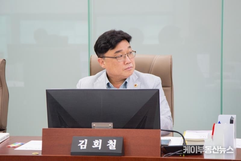 경기도의회 김회철 의원(더불어민주당, 화성6, 교육행정위원회)이 대표발의 한 「경기도교육청 학교 교통안전에 관한 조례 일부개정조례안」이 지난 21일(목) 경기도의회 본회의에서 의결을 거쳐 최종 확정되었다. / 사진 - 경기도의회 제공