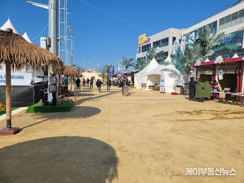 '2023 WSL 시흥 코리아 오픈 국제 서핑대회' 행사장 모습 / 김교민 기자