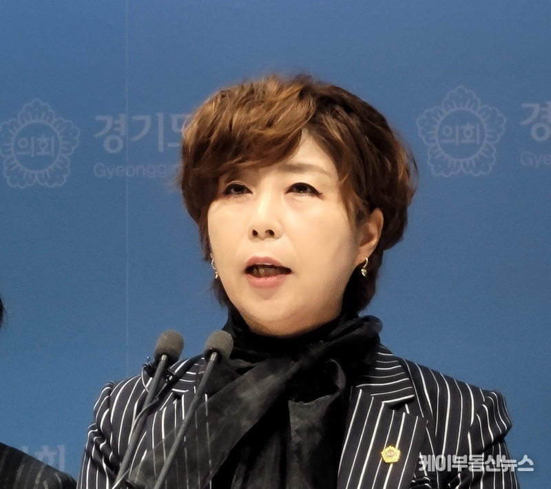 ‘'국민의힘 전국여성지방의원협의회 공동상임대표’를 겸하고 있는 정경자 경기도의회 의원이 발언을 하고 있다. / 김교민 기자