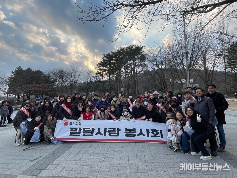 2일 국민의힘 수원병 당원협의회(위원장 이혜련) 주관, '서호저수지 정화와 건강지킴 봉사활동'을 진행했다.