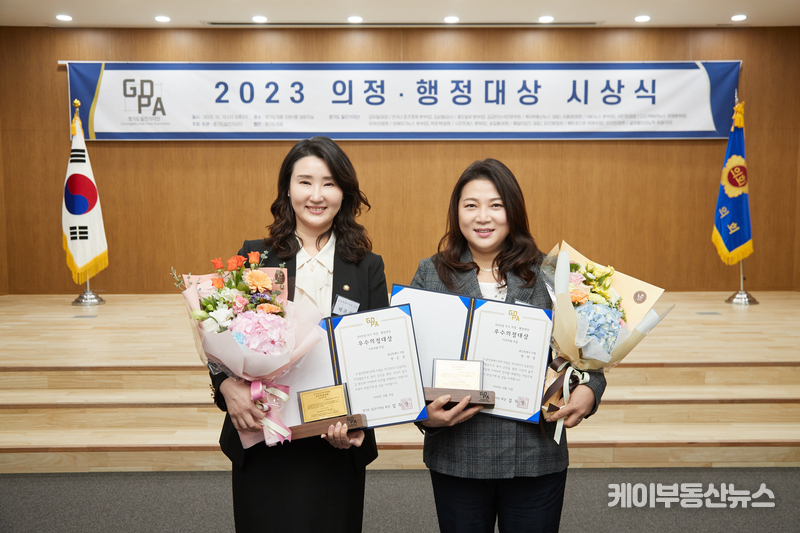왼쪽부터 - 용인특례시의회 박은선, 박희정 의원