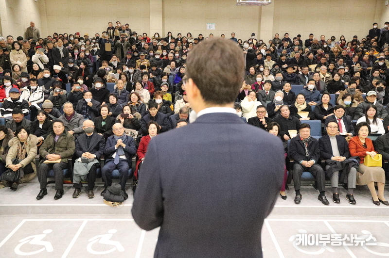 최기식 국민의힘 의왕과천당원협의회 위원장이 인사말을 하고 있다.