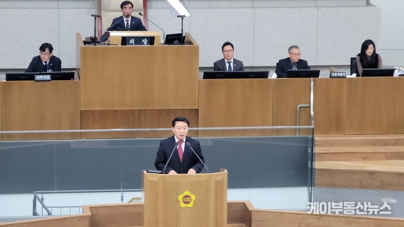 방성환 경기도의회 의원, 김동연 지사 면전에서 “공무직과 기간제근로자의 근로계약서와 임금대장에 대한 문제점 지적하였으나, 아직 개선되지 않고 있다.” 질타