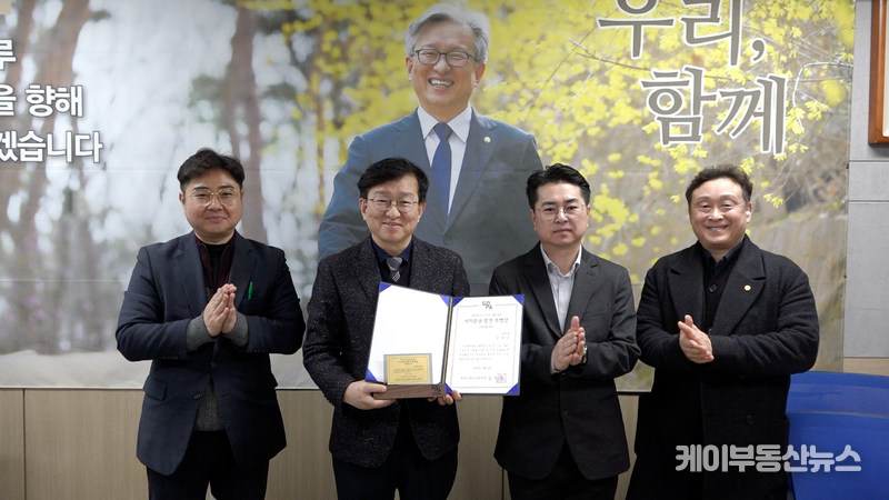 권칠승 국회의원이 경기도일간기자단 선정 ‘자치분권 발전 특별상’을 수상했다. / 김교민 기자