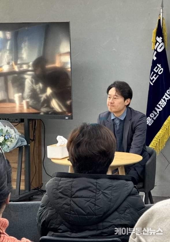 철옹성처럼 굳건한 지지도를 유지해 온 이탄희 국회의원이 불출마를 선언하고 용인정 출마를 포기하자 지역민들은 버림받았다는 실망감을 넘어 분노마저 표출하고 있다. / 이탄희 의원 페이스북 화면 캡쳐