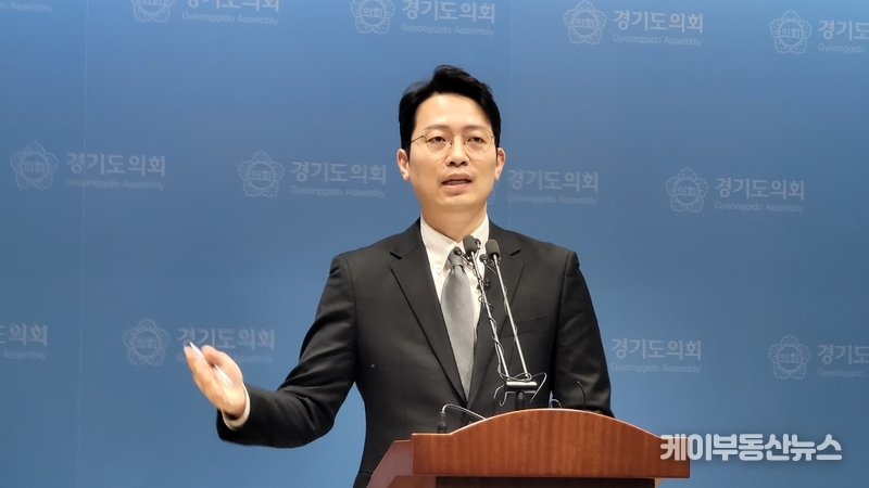 이기인 경기도의회 의원이 29일 기자회견 통해 국민의힘 탈당을 공식 선언하고 있다. / 김교민 기자