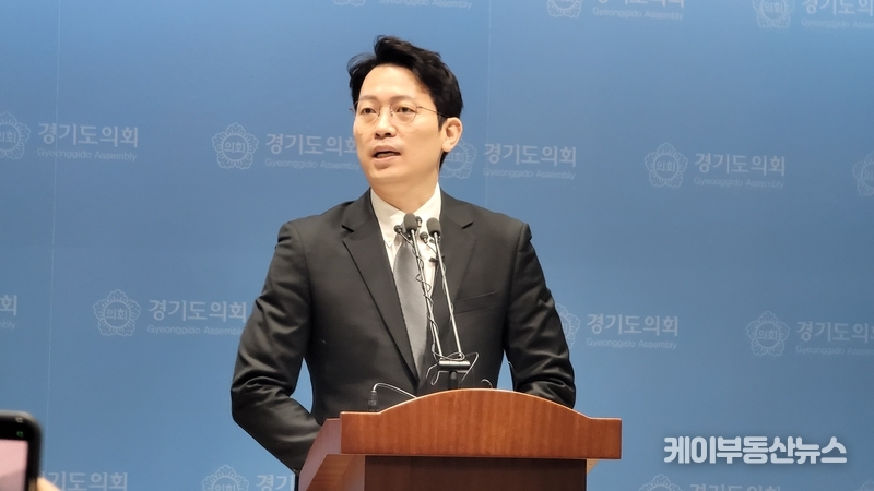 이기인 경기도의회 의원이 29일 기자회견 통해 국민의힘 탈당을 공식 선언하고 있다. / 김교민 기자
