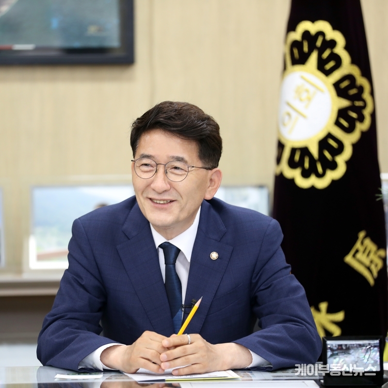 김기정 수원특례시의회 의장