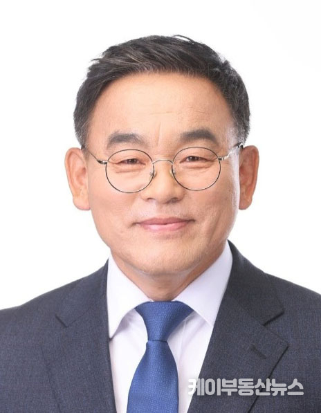 윤원균 용인특례시의회 의장