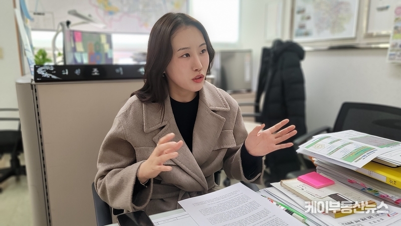 조미선 오산시의회 의원, 30대 초반의 청년이자 여성 정치인으로 맹활약을 펼치고 있다. / 김교민 기자