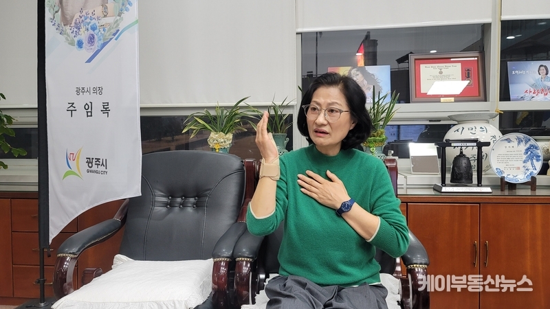 주임록 광주시의회 의장은 자신에게 성적비하 발언과 함께 욕설을 쏟아낸 A씨에 대해 명예훼손과 모욕죄 등의 혐의로, 지난 7일 고소장을 제출했다고 밝혔다. / 김교민 기자