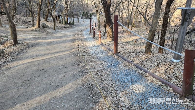 수원시 광교산 맨발걷기길, 황톳길로 재탄생한다.