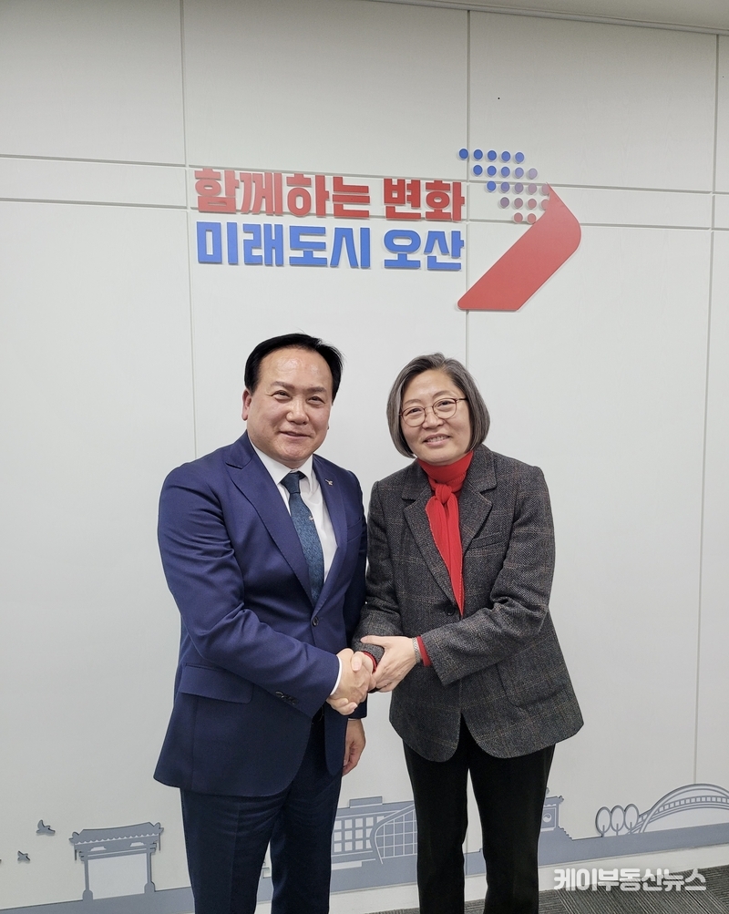 이수정 국민의힘 수원시 정 국회의원 후보, 이권재 오산시장 만나 "서울 지하철 3호선 연장" 한목소리