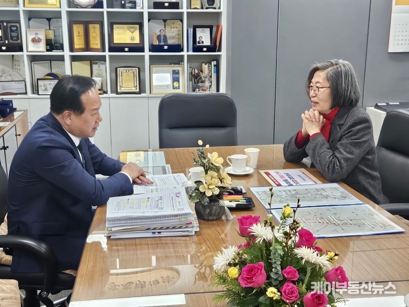 이수정 국민의힘 수원시 정 국회의원 후보, 이권재 오산시장 만나 "서울 지하철 3호선 연장" 한목소리