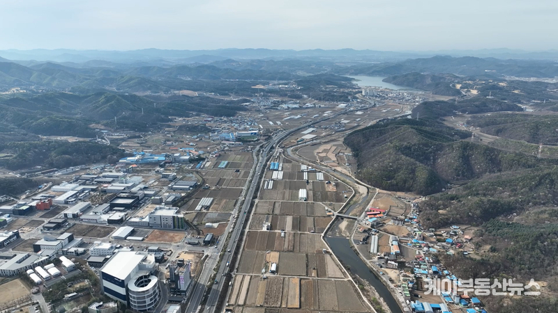 용인 첨단 시스템 반도체 국가산단이 들어설 이동 남사읍 일대 전경. 중앙을 관통하는 도로가 국도 45호선 / 용인특례시 제공