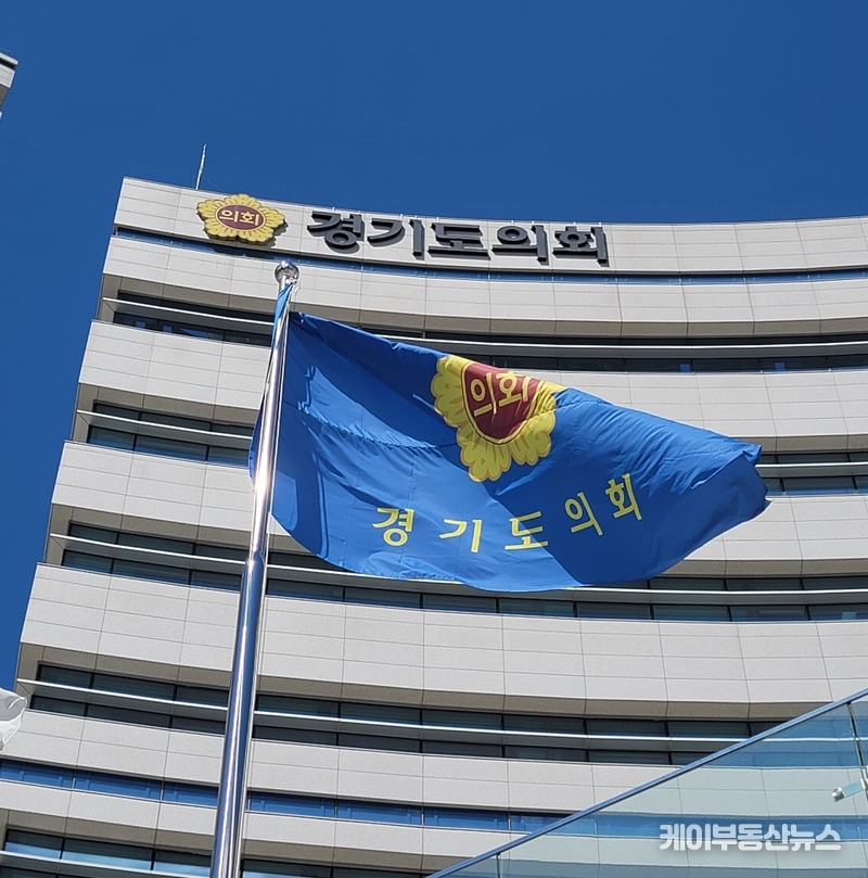 제11대 경기도의회 후반기 의장단 및 상임위원장 선출을 위한 본회의와 세부안건에 대한 양당 합의가 전격 단행되며 상임위원장에 도전하는 더불어민주당과 국민의힘 내부 경선레이스가 본격화 됐다. / 김교민 기자