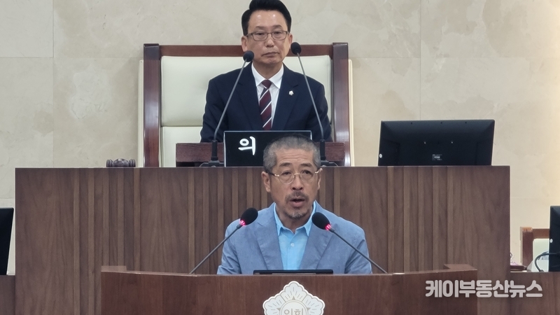 평택시의회 전반기 의장을 지낸 유승영 의원(더불어민주당, (안중, 포승, 청북, 오성, 현덕))도 신상발언을 통해 "양당 간의 합의 사항이 공식 문서로 제출되었음에도 불구하고 정치적 행정적 절차에 근거한 합의가 깨어졌다"고 주장했다. / 김교민 기자