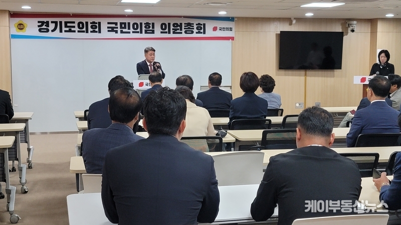 김정호 대표의원은 "협치의 근간은 소통과 신뢰"라며 민주당과의 협의 과정에서 발생한 소통 문제를 강하게 비판하며 전폭적으로 위임받은 국민의힘 대표단과는 달리 민주당 내부 정쟁으로 인해 야기되고 있는 협상과정의 애로사항을 우회적으로 토로했다. / 김교민 기자
