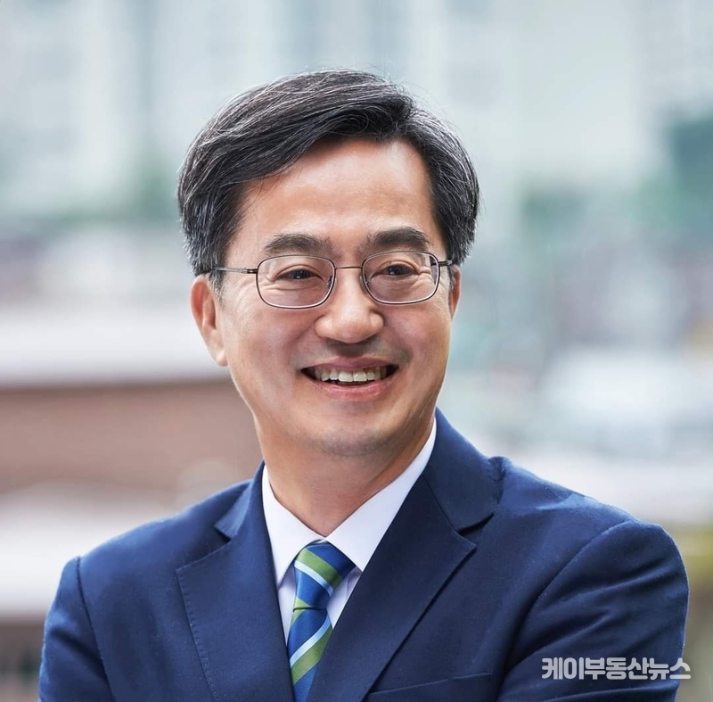 김동연 경기도지사, 광역단체장 직무수행 긍정평가 2달 연속 1위. 유일하게 60% 넘어