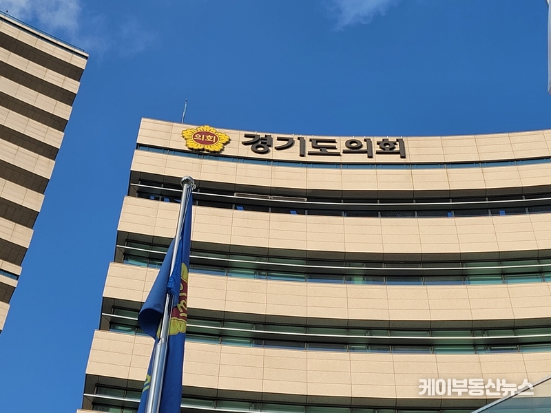 경기도의회 혁신추진특별위원회(위원장 공석, 이하 혁신추진특위)가 위원장의 공석 상태로 인해 정상적 운영에 차질을 빚고 있는 가운데 그 배경으로 더불어민주당의 책임론이 불거지고 있다. / 김교민 기자