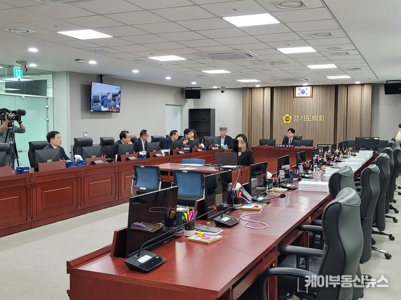 경기도의회에서 진행 중인 'K컬처밸리 사업협약 부당해제 의혹'에 대한 행정사무조사 특별위원회(위원장 김영기, 이하 특위)가 더불어민주당 소속 의원들의 불참으로 파행을 겪고 있다. / 김교민 기자