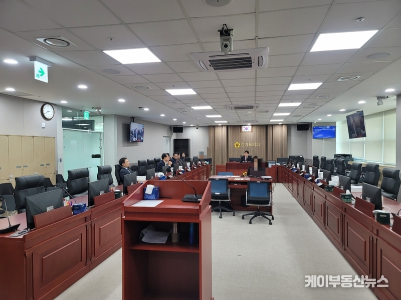 경기도의회에서 진행 중인 'K컬처밸리 사업협약 부당해제 의혹'에 대한 행정사무조사 특별위원회(위원장 김영기, 이하 특위)가 더불어민주당 소속 의원들의 불참으로 파행을 겪고 있다. / 김교민 기자