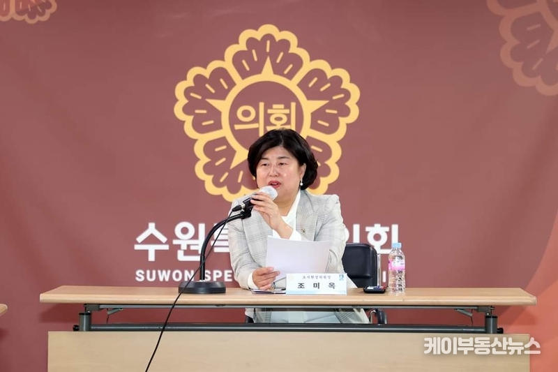 당시 소관상임위원회인 도시환경위원회 조미옥 위원장(더불어민주당, (평동, 금곡동, 호매실동))은 “‘서수원 종합병원 유치 과정에서 “덕산의료재단이 재력이 부족해서 짓다 마는 것 아니냐?’는 우려가 지난 11대 의회 시절에도 우려가 있었다”고 언급했다.
