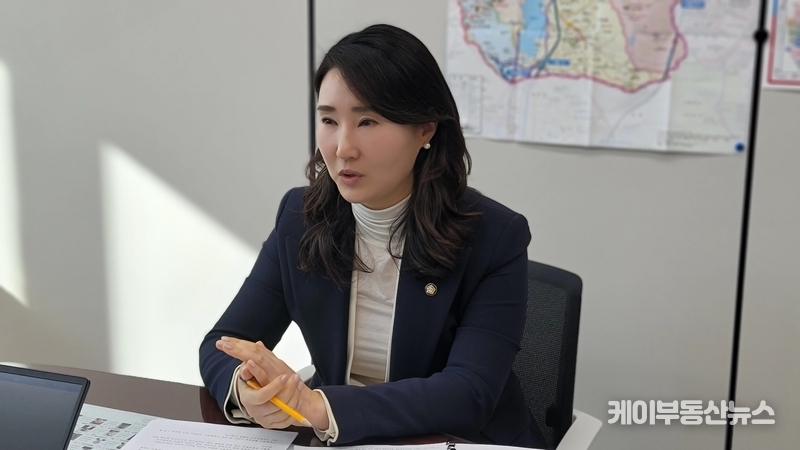 박은선 의원은 "주거지와 학교 가까이 채석장을 조성하려는 것은 주민들의 안전과 일상을 심각하게 침해하는 무책임한 행위"라며 "죽전 주민들의 생활권을 지키기 위해 반대 의사를 분명히 하고, 모든 수단을 동원해 대응할 것"이라고 강조했다. / 김교민 기자