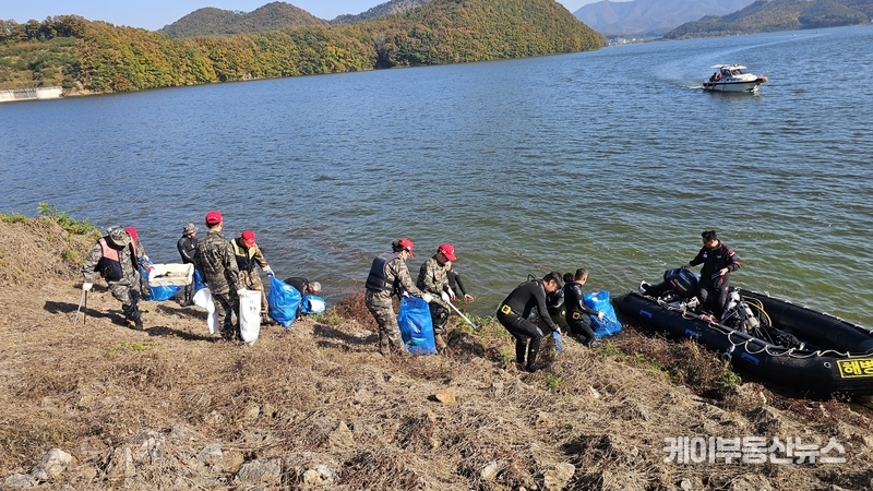 용인특례시 해병대 전우회는 이번 활동을 통해 지역사회에 대한 깊은 책임감과 헌신을 다시 한 번 입증했으며, 앞으로도 꾸준한 활동을 통해 용인 시민들에게 안전하고 쾌적한 환경을 제공하기 위해 최선을 다할 계획이다.
