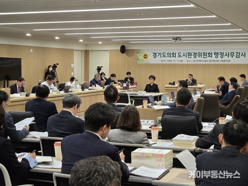 김시용 의원은 “GH가 국민권익위에서 2024년 공공기관 종합 청렴도 평가에서 4등급을 받았고, 특히 체감 청렴도는 최하위인 5등급으로 평가되었다”며, “이러한 낮은 평가 결과는 도민의 신뢰를 저버리는 것”이라고 지적했다. / 김교민 기자