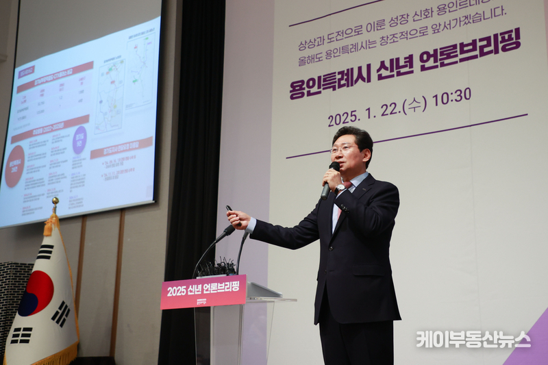이상일 시장은 민선 8기 출범 이후 삼성전자와 협력해 360조 원 규모의 첨단 반도체 국가산단 유치를 이끌어내며, 용인을 명실상부한 ‘반도체 산업 수도’로 이끌고 있다. 또한 경강선 연장, 국도 45호선 확장, 광역버스 및 철도망 개선 등 교통 인프라 전반을 개편 중이며, 성복복합문화센터 건립, 난개발 정비, 생활복지 기반 확충도 균형 있게 추진하고 있다. (사진 - 용인특례시청) / 김교민 기자