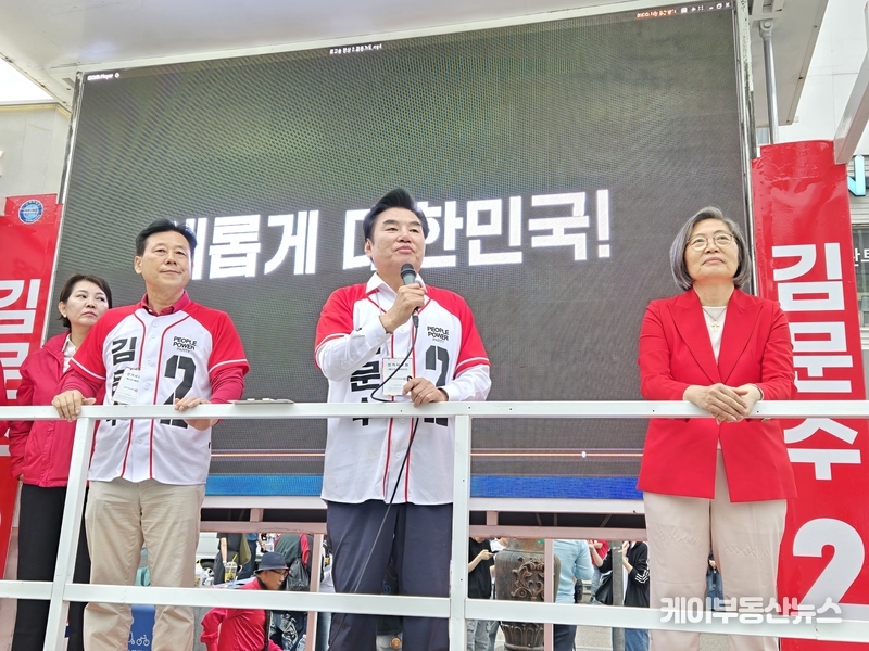 원유철 중앙선대위 상임고문(전 국회의원)은 “이재명 후보는 위선과 독선의 정치인”이라며, “김문수 후보는 말이 아닌 실천, 이념이 아닌 성과로 입증된 진짜 일꾼”이라고 역설했다. / 김교민 기자