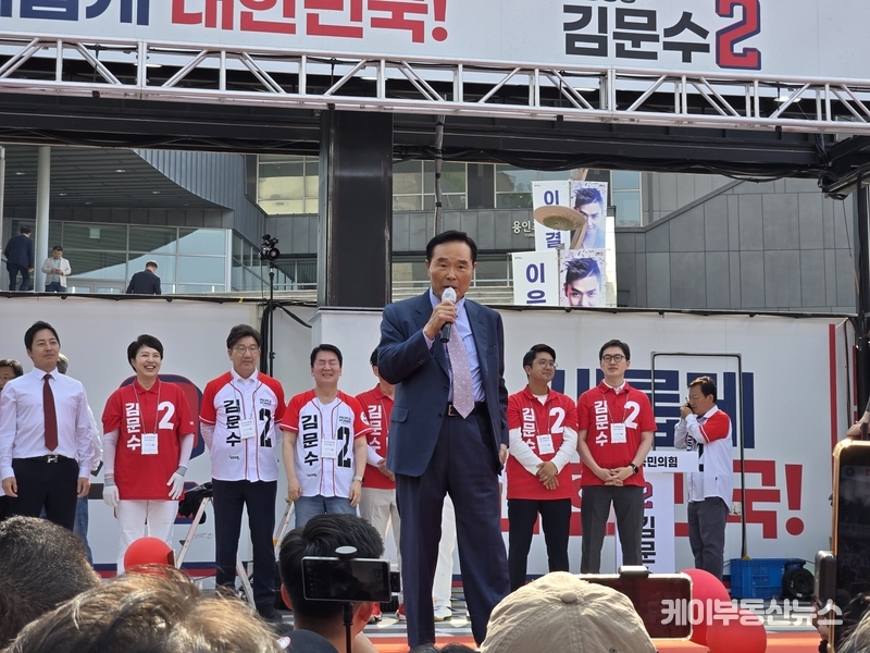 전직 경제관료이자 외환위기 수습의 주역으로 알려진 임창열 전 경기도지사는 “지금 한국은 외환위기급 경제 위기 상황으로, 김문수 같은 준비된 경제 리더가 필요하다”고 말했다. / 김교민 기자