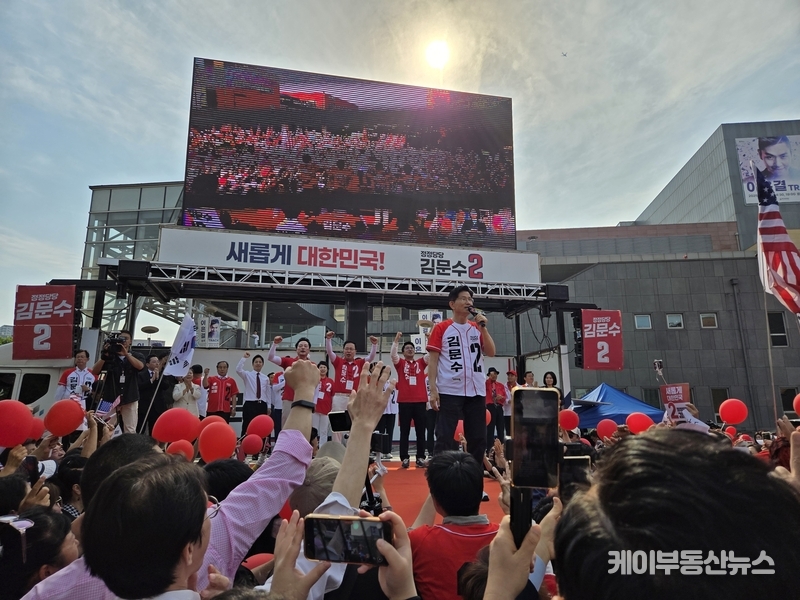 김문수 후보는 “용인은 반도체 클러스터의 중심지로, 평택 삼성 단지를 유치했던 경험을 살려 이곳을 세계 최고의 첨단산업 도시로 만들겠다”고 밝혔다. / 김교민 기자