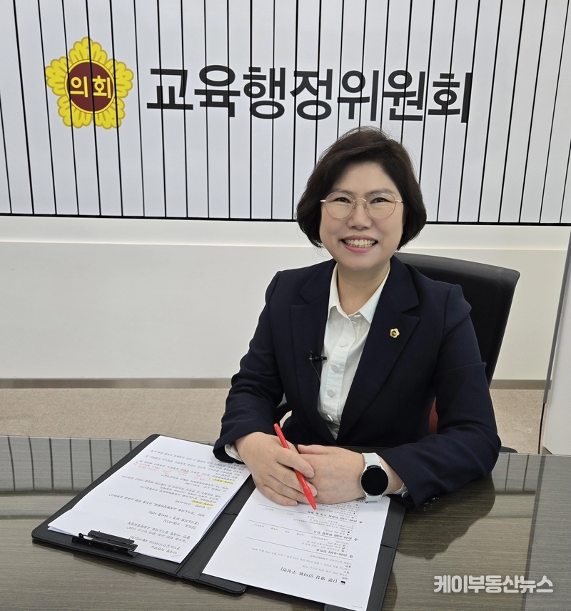 “경기도 교육의 주인공은 바로 도민 여러분입니다. 여러분의 관심과 참여가 있을 때, 아이들의 미래가 더 밝아집니다. 저 역시 늘 현장에서 답을 찾는 자세로, 모두를 위한 교육을 위해 노력하겠습니다.”