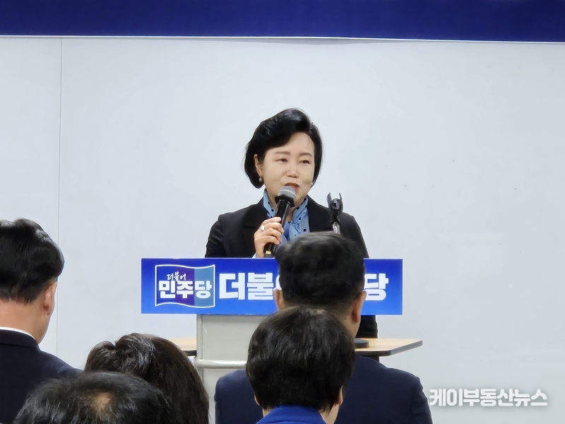 정윤경 부의장은 “이제 도의회뿐 아니라 중앙에서도 여당이 된 만큼 더욱 막중한 책임감으로 도민을 위해 뛰겠다”고 강조했다. / 김교민 기자