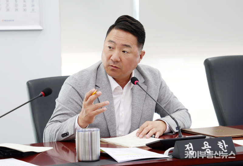 정용한 성남시의회 국민의힘 대표의원도 “우리 시의회는 자체 규정에 따라 전반기‧후반기로 나뉘어 2년 임기로 운영되며, 부대표도 의원총회에서 자체적으로 선출한다”며, 당헌상의 규정과는 별도로 관례와 실질을 우선해 운영하고 있다고 말했다. / (사진 - 성남시의회 의원 홈페이지)