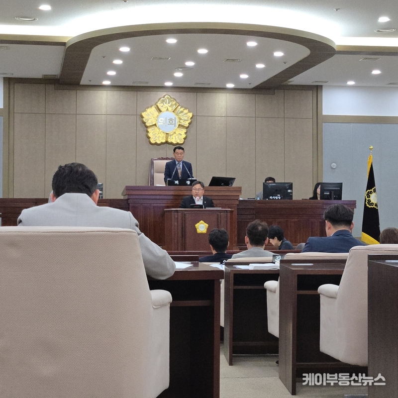 박현수 의원(국민의힘) 역시 “근거도 조례도 없이 청량산 캠핑장에 20억 원을 투입하는 것은 수원시 재정을 외면한 무책임한 예산 편성”이라며, “추경의 목적에도 정면으로 반한다”고 비판했다. / 김교민 기자