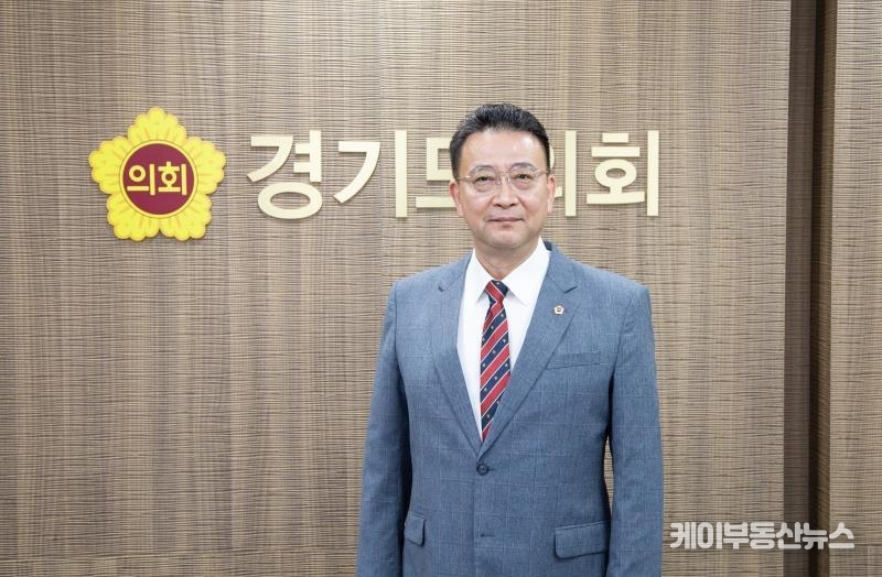 백현종 의원의 대표 선출은 단순한 당내 선거를 넘어, 경기도 지역 국민의힘 전체의 신뢰 회복과 정치적 균형 회복, 그리고 집행부에 대한 견제와 감시라는 도민의 명령을 수행할 중대한 전환점이다. (사진 - 백현종 대표의원, 경기도의회 의원 홈페이지)