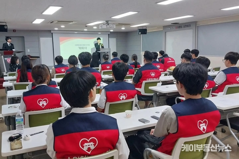 이날 행사는 이지영 회장의 개회사를 시작으로, 수원특례시의회 최정헌 의원의 축사와 수원시자원봉사센터 최영화 센터장의 환영사가 이어졌으며, 이지영 회장은 센터장 표창을 수상하며 자원봉사 활성화에 기여한 공로를 인정받았다. 이어 정윤우 후원회장의 격려사와 함께 봉사단 주요 인원에 대한 임명장 수여식도 진행됐다.