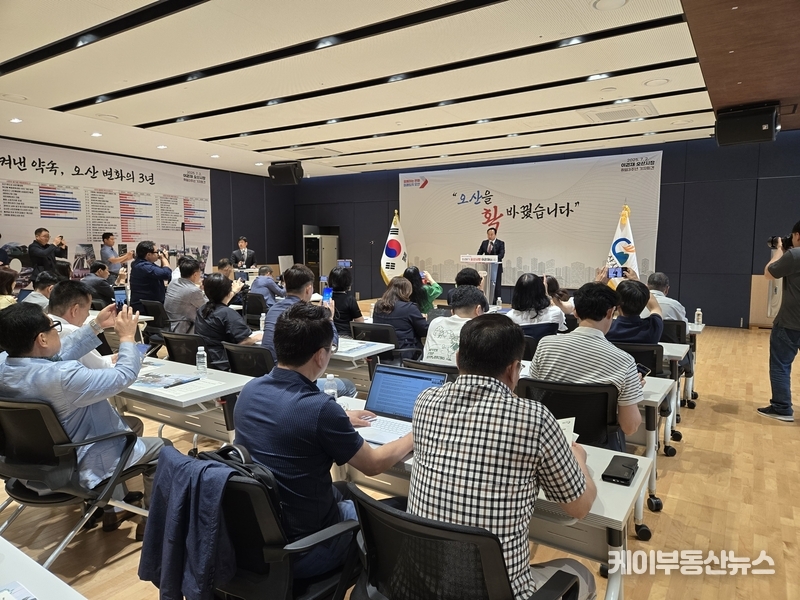 이권재 오산시장은 “작은 상상이 도시의 내일을 만들고, 한 걸음의 실천이 시민의 미래를 앞당긴다”며 “인구 50만 시대, 예산 1조 시대를 여는 데 모든 역량을 쏟겠다”는 다짐을 전했다. / 김교민 기자